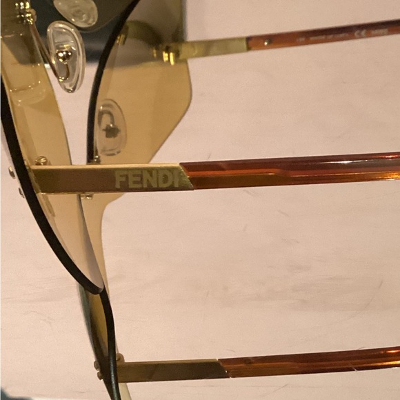 Vintage FENDI sunglasses - Picture 5 of 5